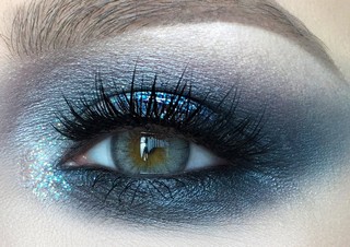 Dramatične Plave Smokey Eyes vodič za šminkanje cijelog lica